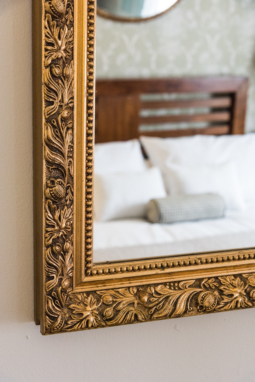 mirror, frame, bedroom-4358355.jpg